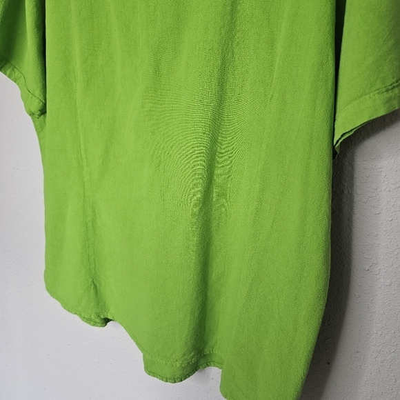 AYME Galapagos Lime Green Embroidered Turtle Blue Foot Boobie Bird Womens Button - Picture 12 of 12